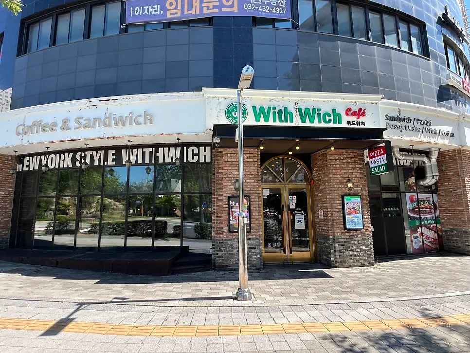Vista general del local de Withwich