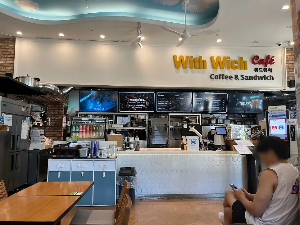 Interior limpio y ordenado de Withwich