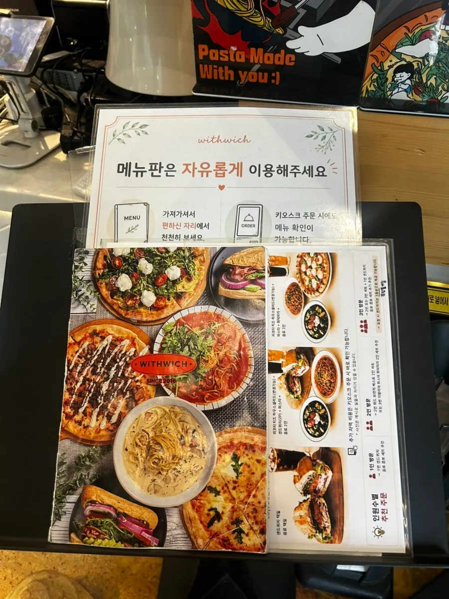 위드위치 매장 내 주문 키오스크