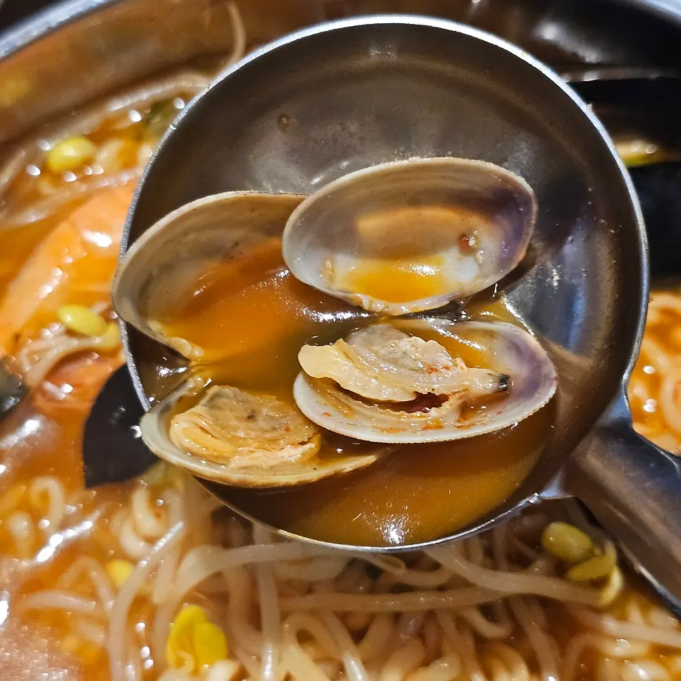 Seafood ramen with shrimp and shellfish