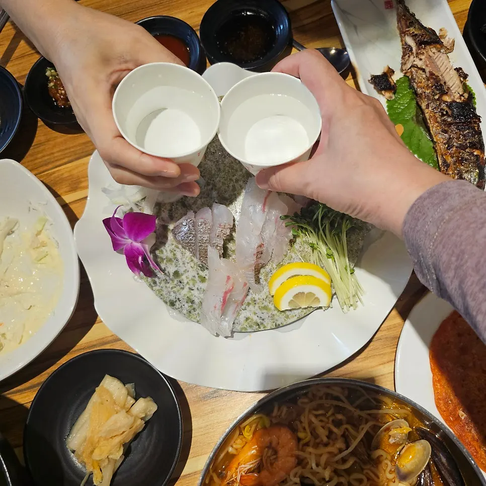 Finishing the meal with seafood ramen