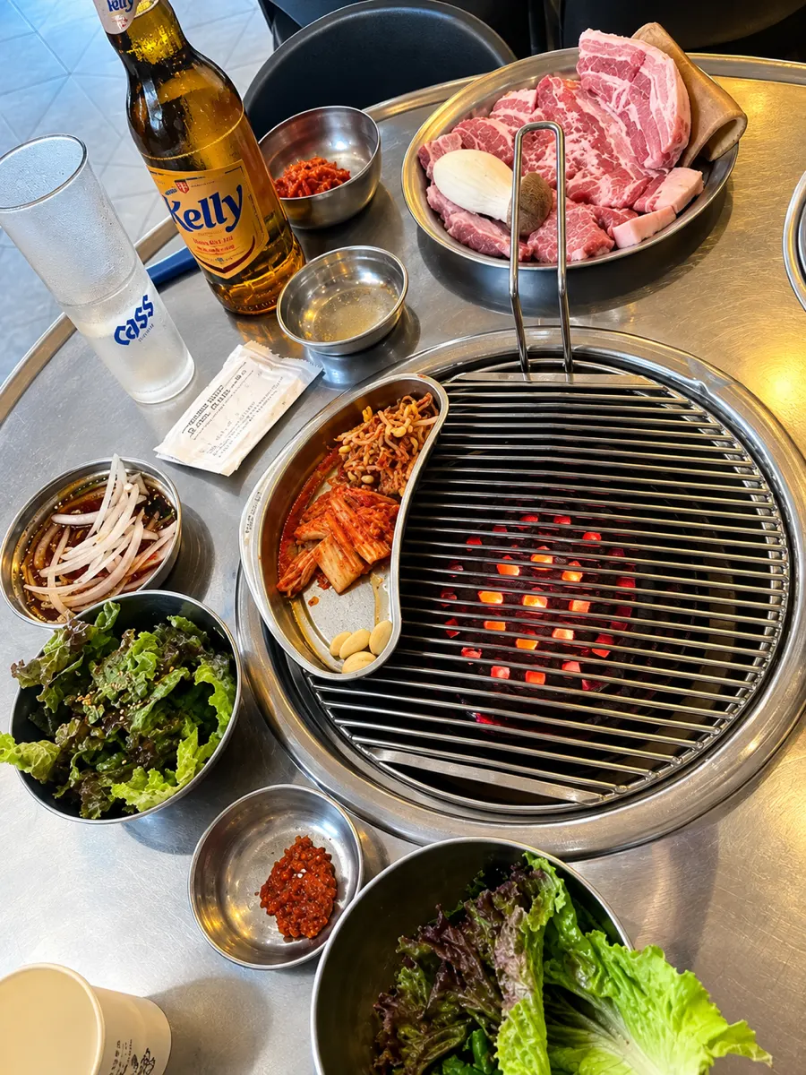 Six cuts including pork belly, pork neck, hangjeong, and gyeopdae