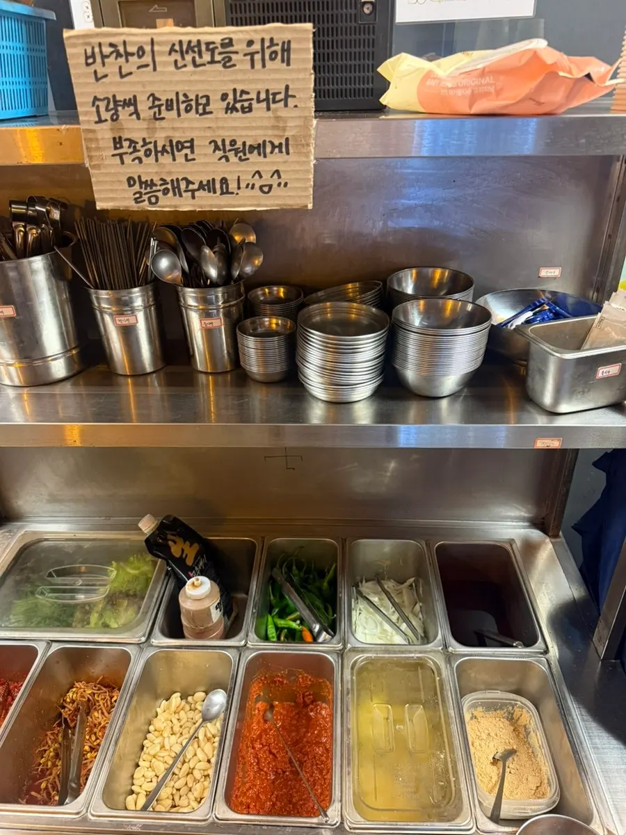 Self-serve bar corner packed with vegetables