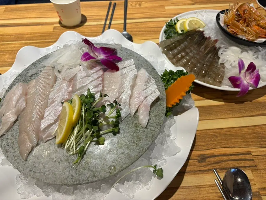 Seaweed soup and sauces for sashimi