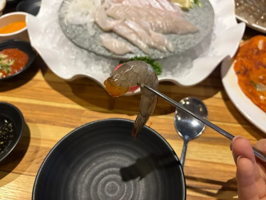 Raw shrimp sashimi served with chojang