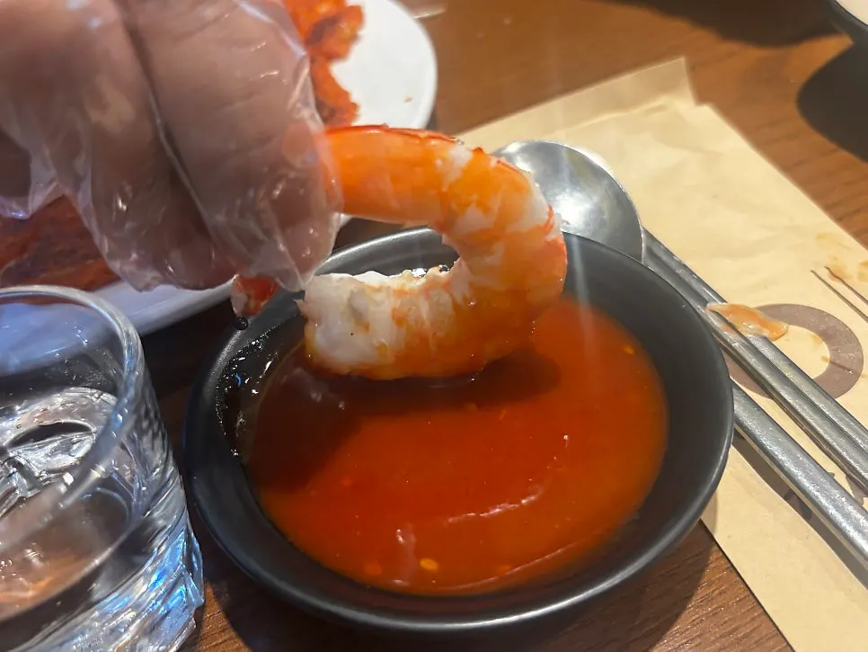 Plump, well-grilled raw shrimp