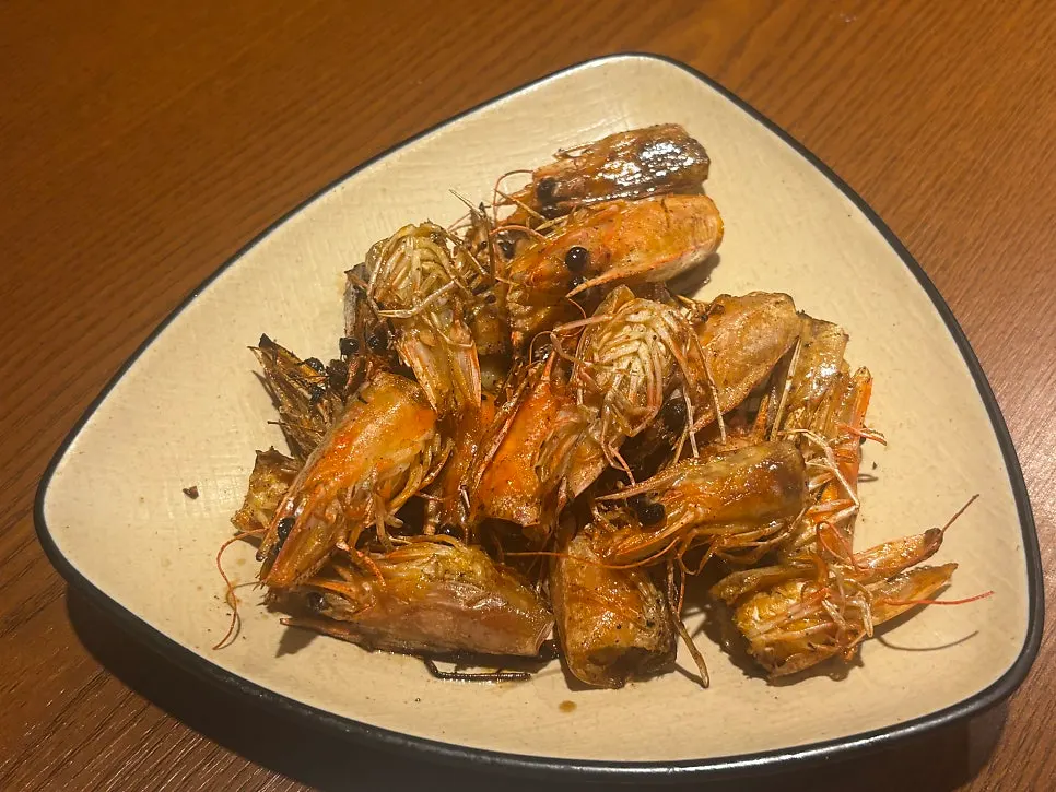 Shrimp head butter grill served with two sauces
