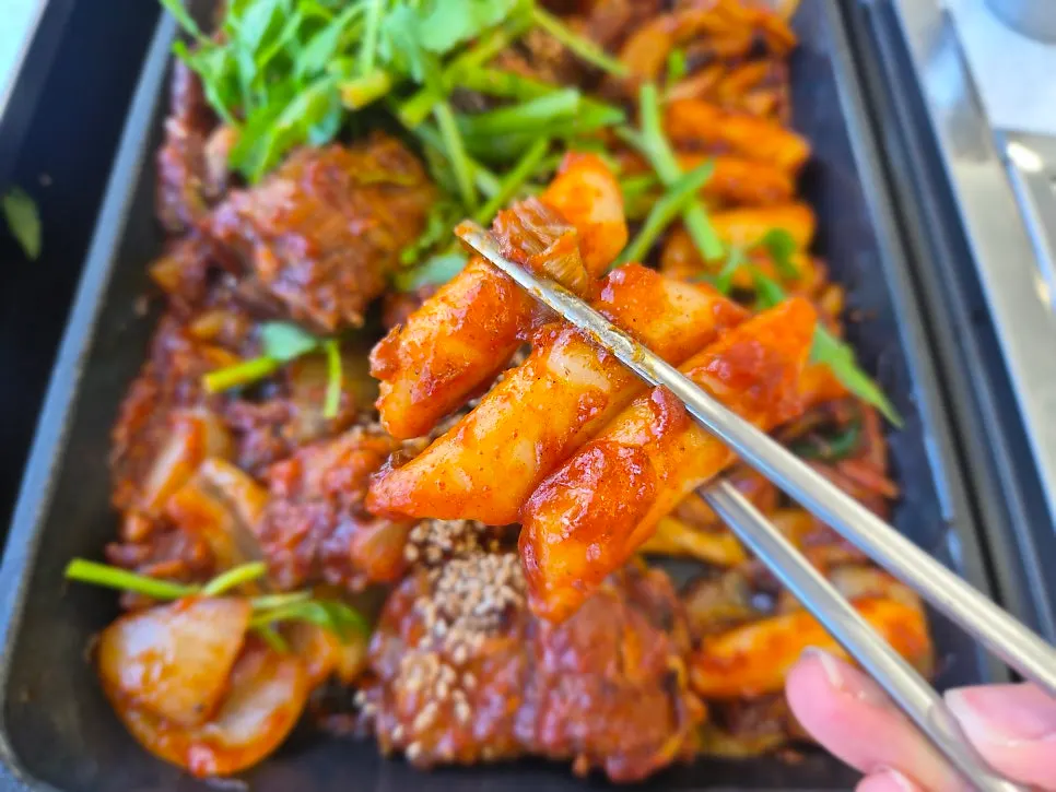 Spicy sauce from the medium-heat braised ribs order