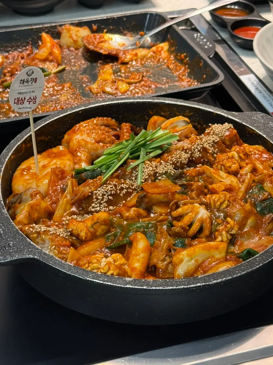 알곤이와 해산물을 곁들인 해물갈비찜