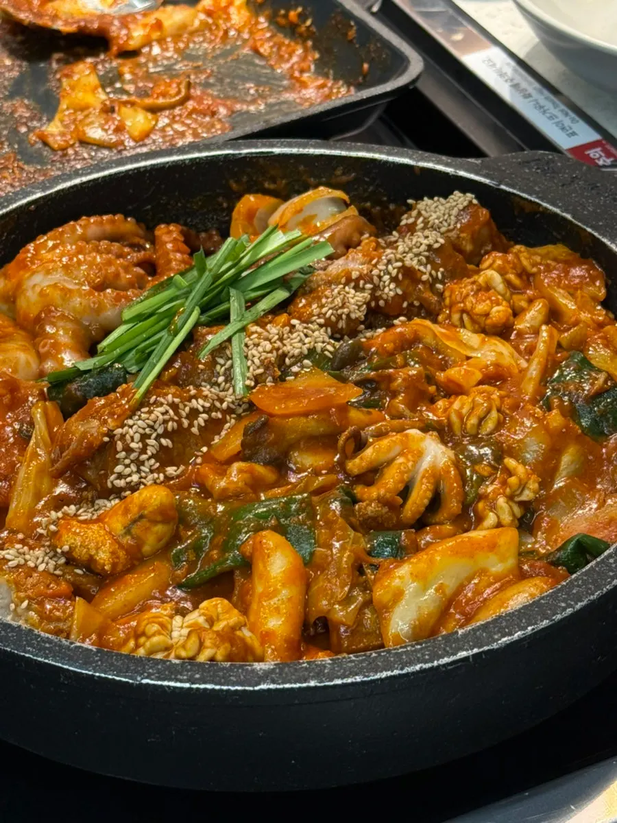 부드러운 오징어가 들어간 해물갈비찜