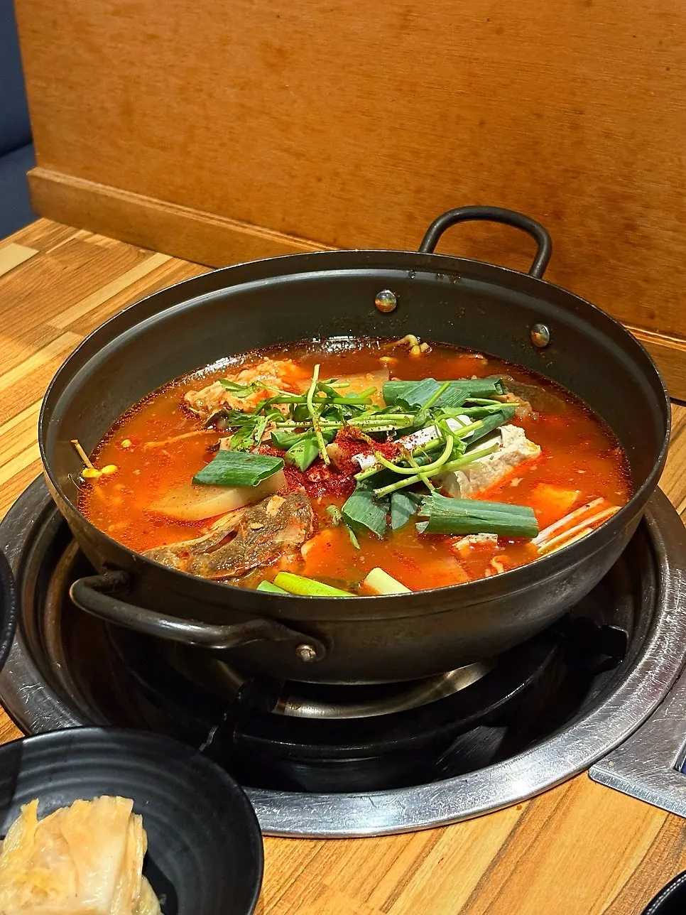 쌈채소에 싸 먹는 회