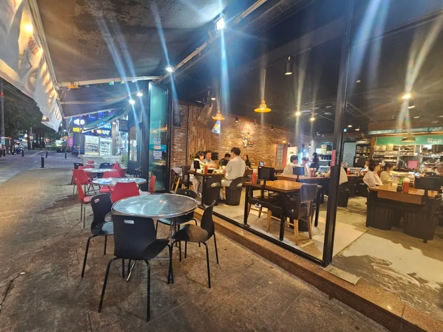 Spacious restaurant hall seating with private rooms