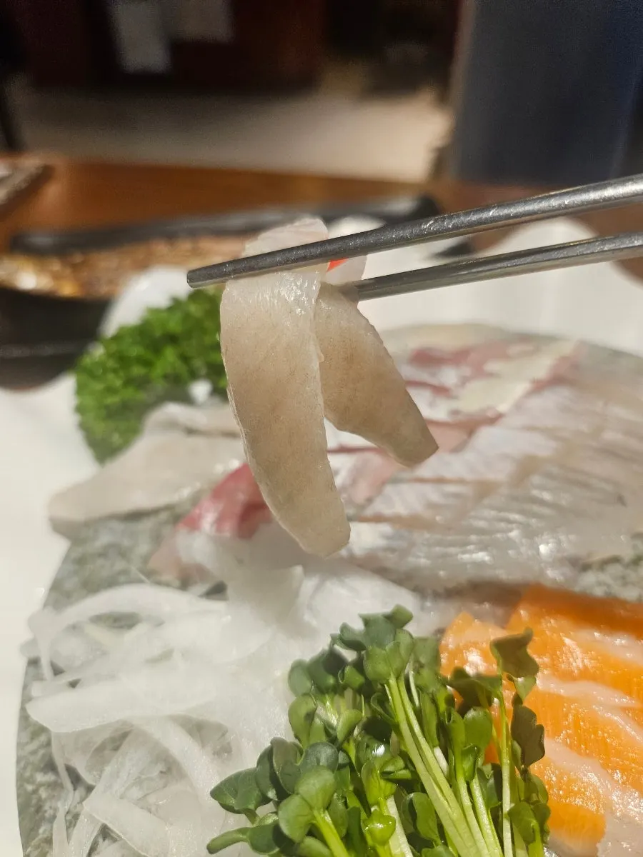 Plate of premium raw fish platter (small)