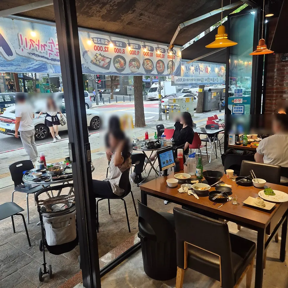 전어와 연어로 구성한 모듬회 소 사이즈