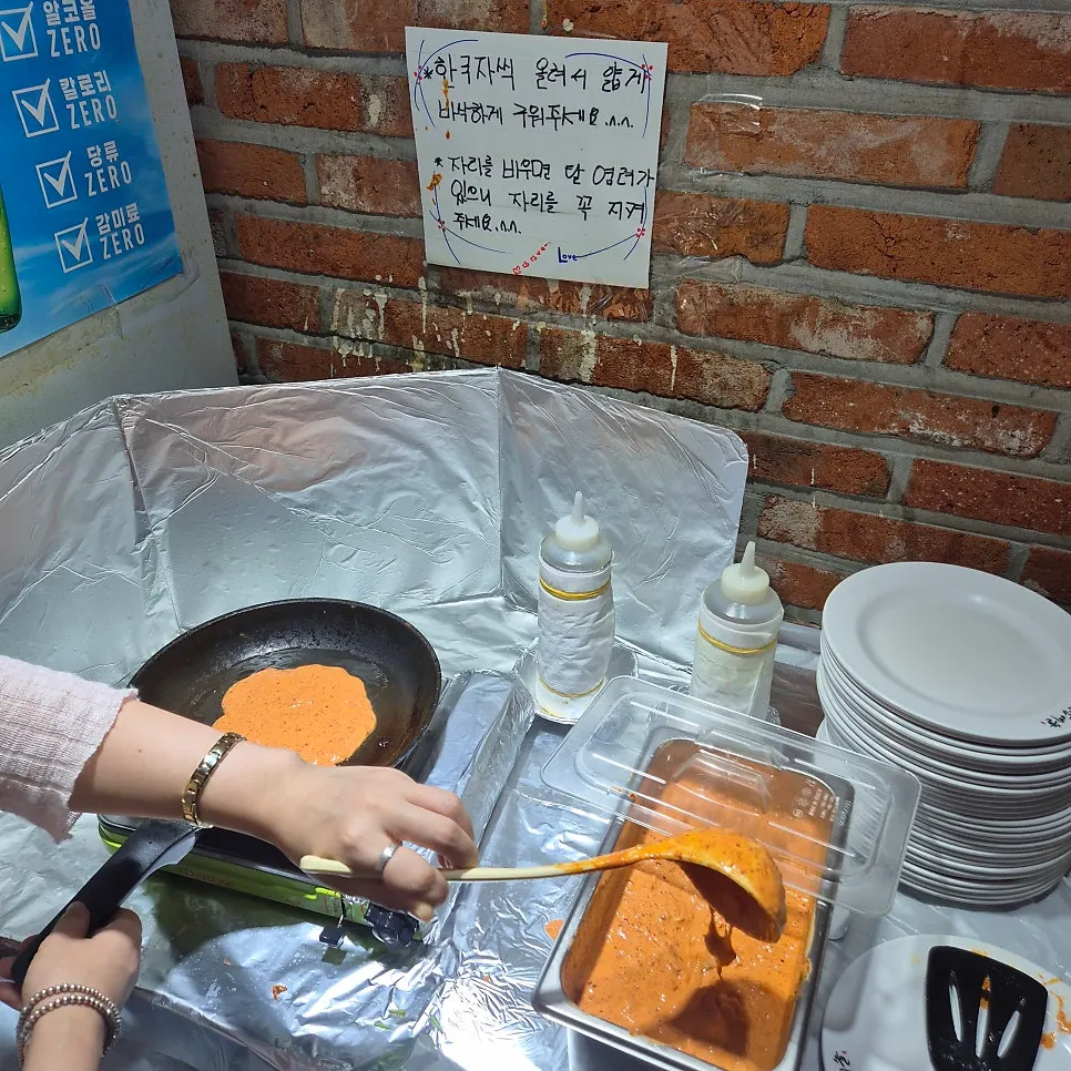 살이 도톰하게 오른 가을전어회 접시