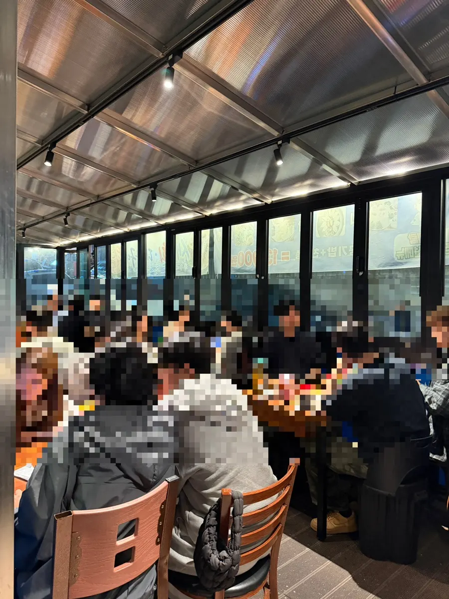 넓고 활기찬 베테랑종합어시장 매장 내부