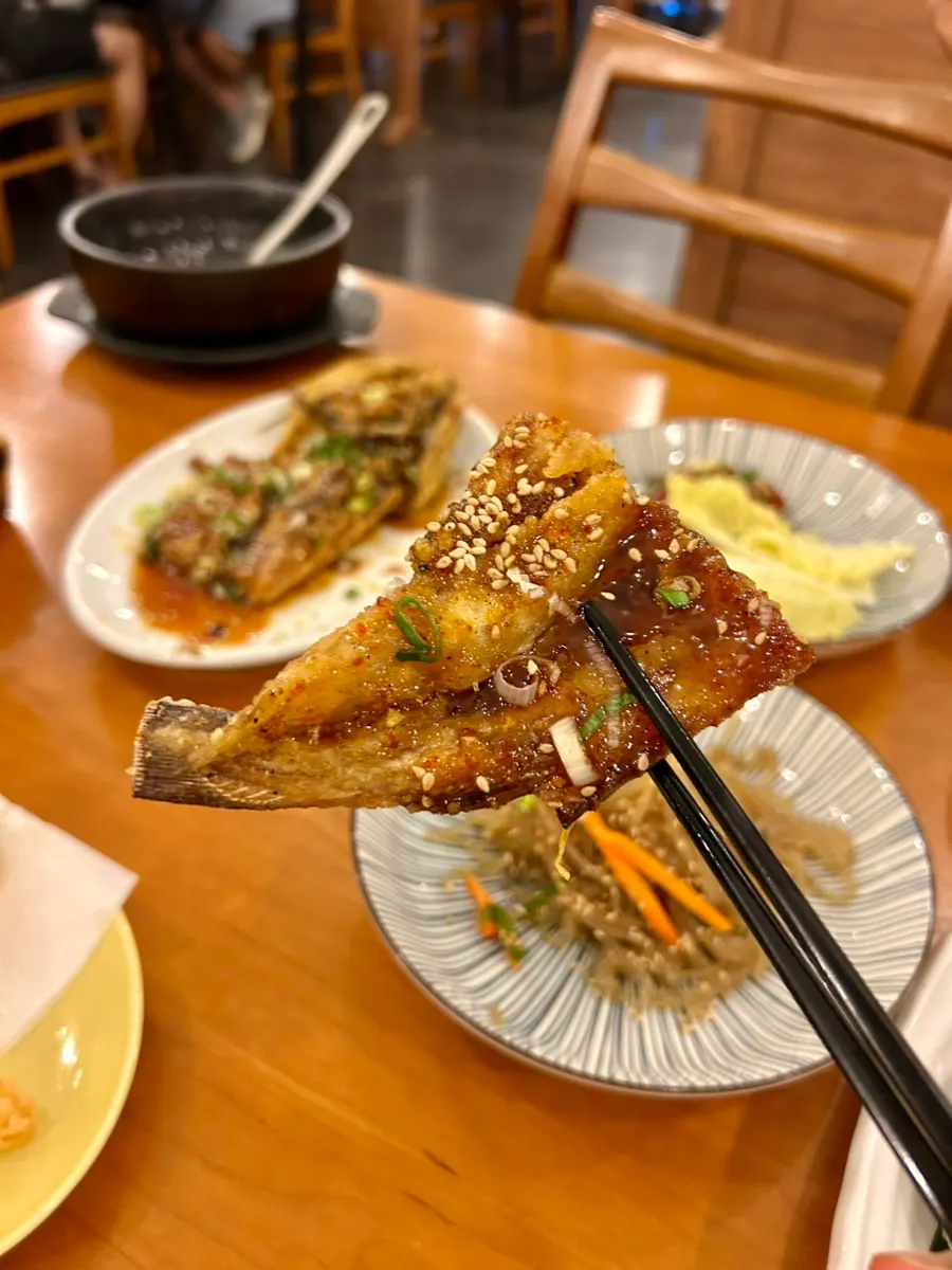 전복찜과 잡채 한 접시
