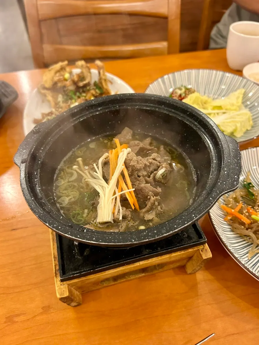 고체 연료 위에 올린 불고기