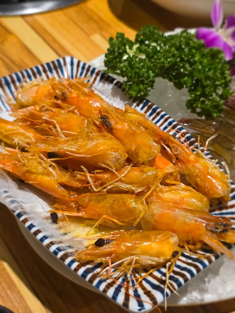 Shrimp head butter-grill served with soju