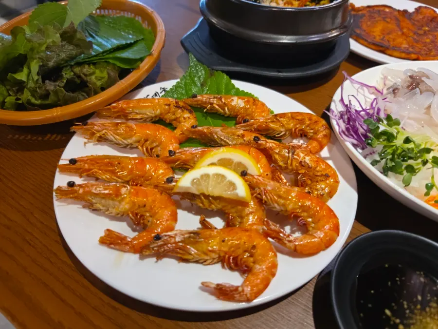 Kimchijeon yang digoreng sendiri di self bar