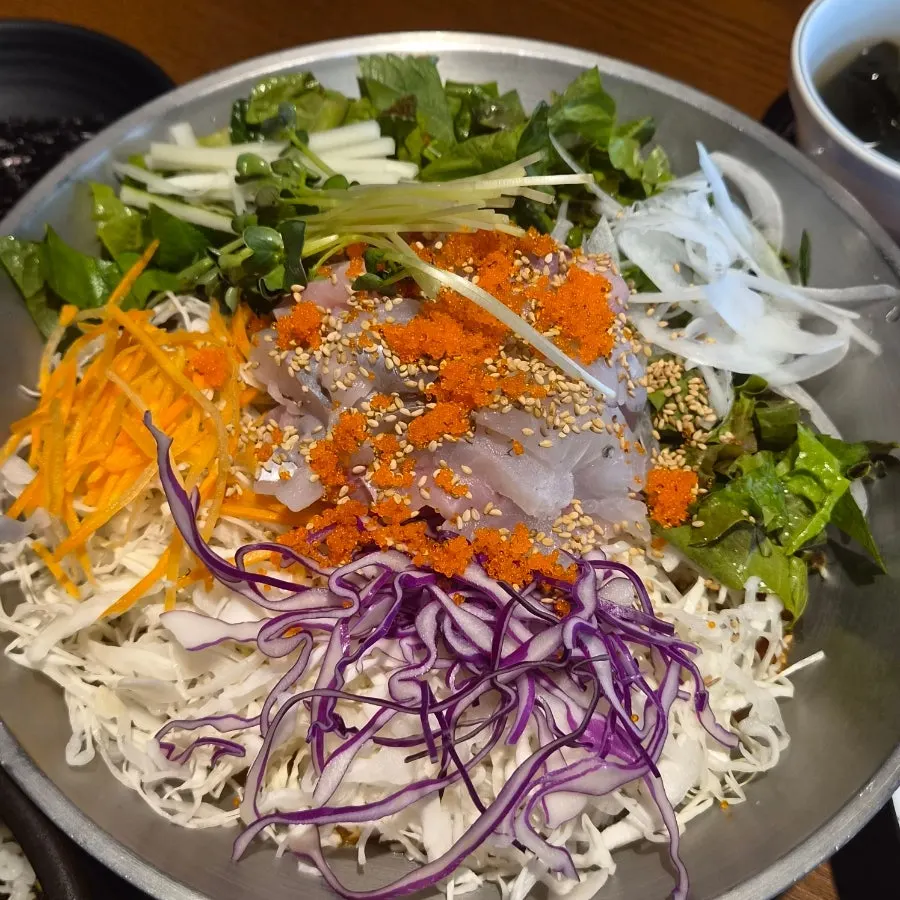 點購的午間餐點一桌