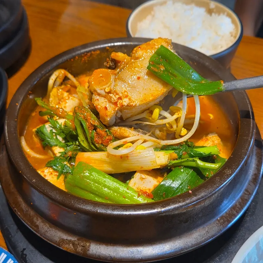 滿滿飛魚卵的魚卵拌飯