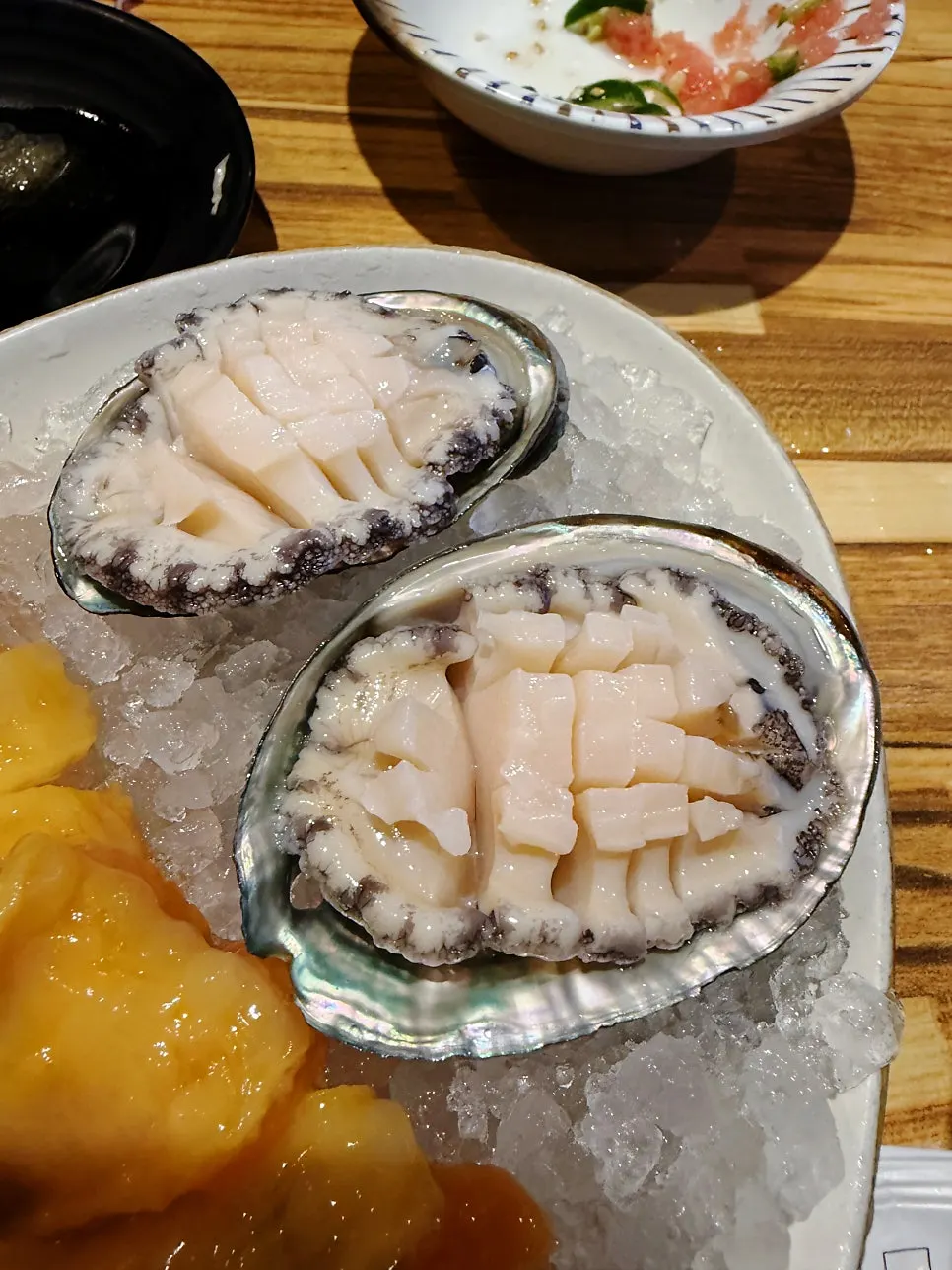 Side plate of sea cucumber, abalone, and sea squirt