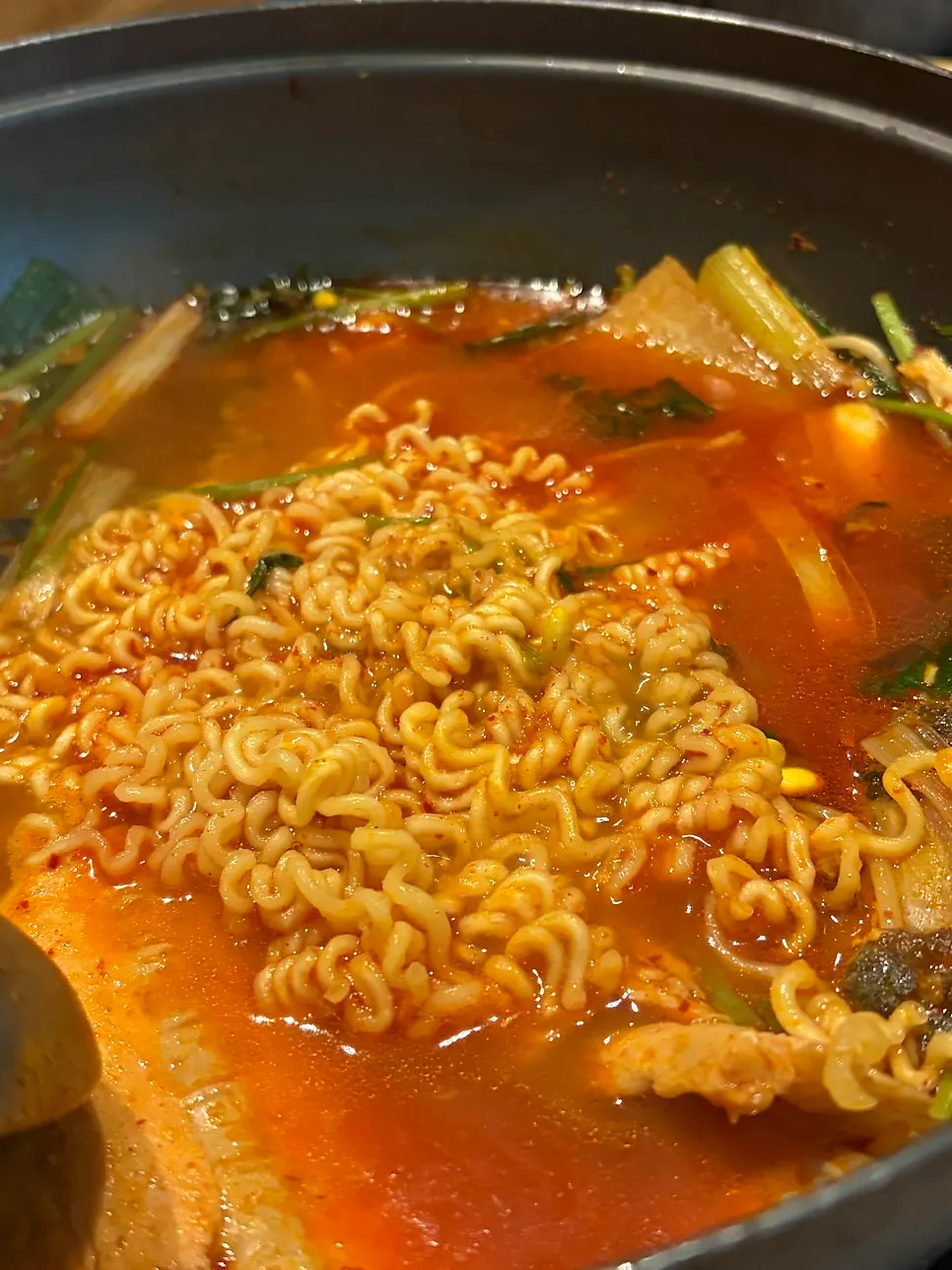 Finishing spicy fish stew boiled with instant noodles