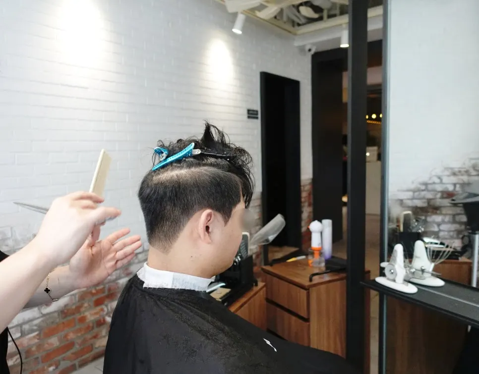 상담 후 진행된 남성커트 장면