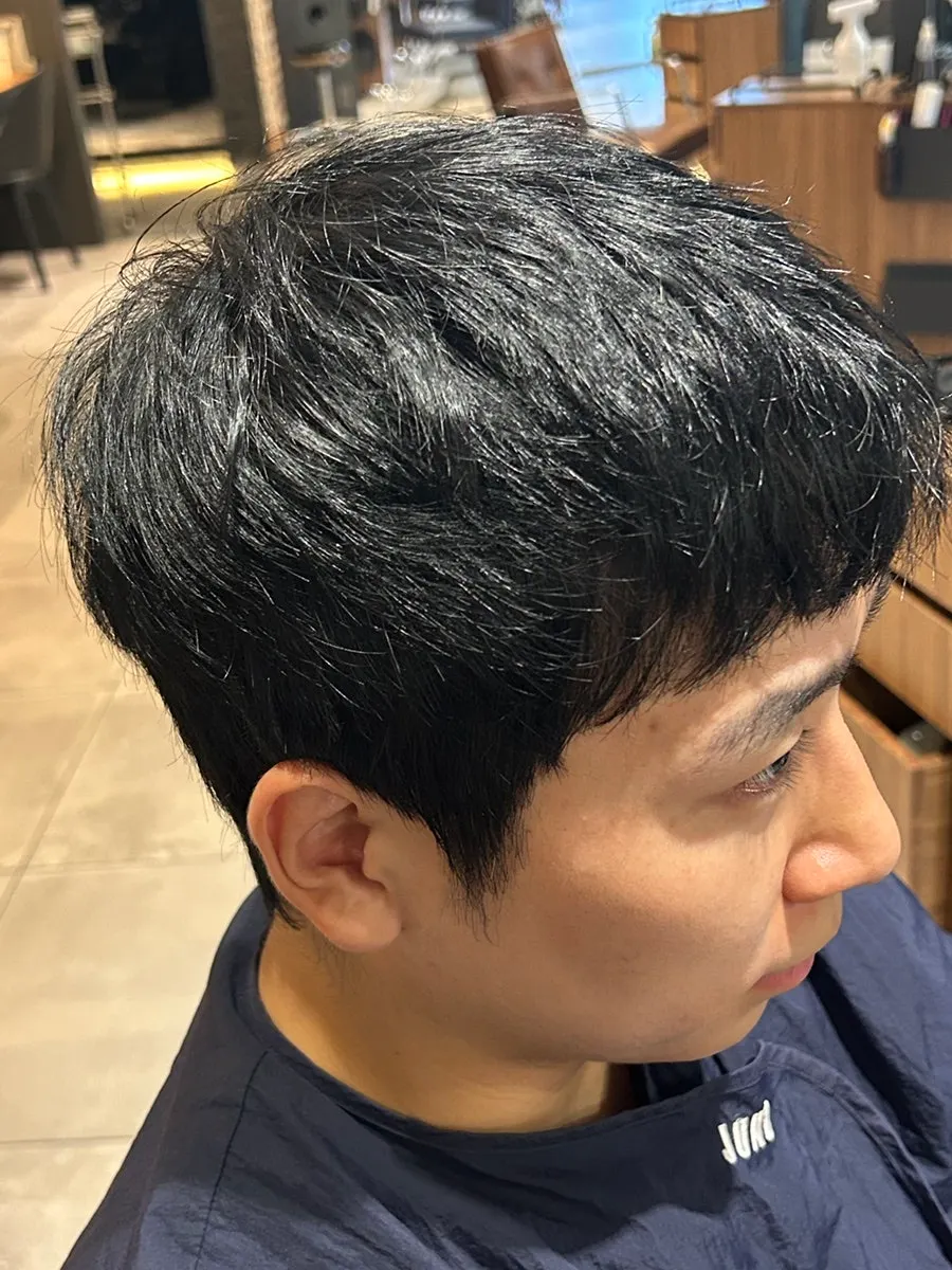 커트 전 남자 머리 측면 모습