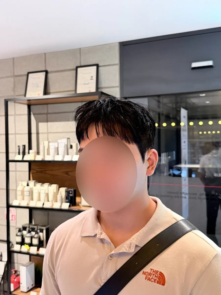 커트 후 깔끔하게 정리된 남자 머리 측면