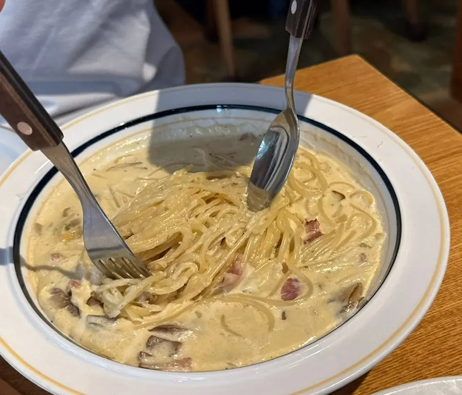 크림소스가 부드러운 까르보나라