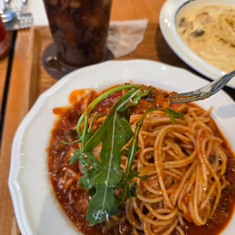 Arrabbiata pasta lifted with a fork