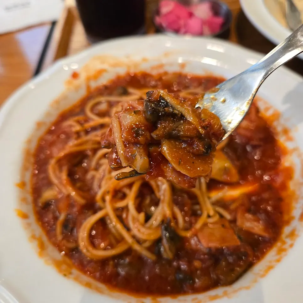 Plate of arrabbiata pasta partway eaten