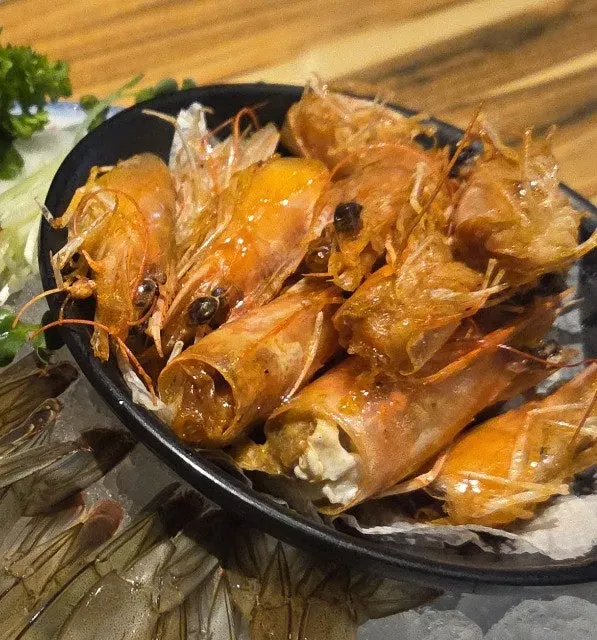 바삭하게 익혀 나온 새우 머리