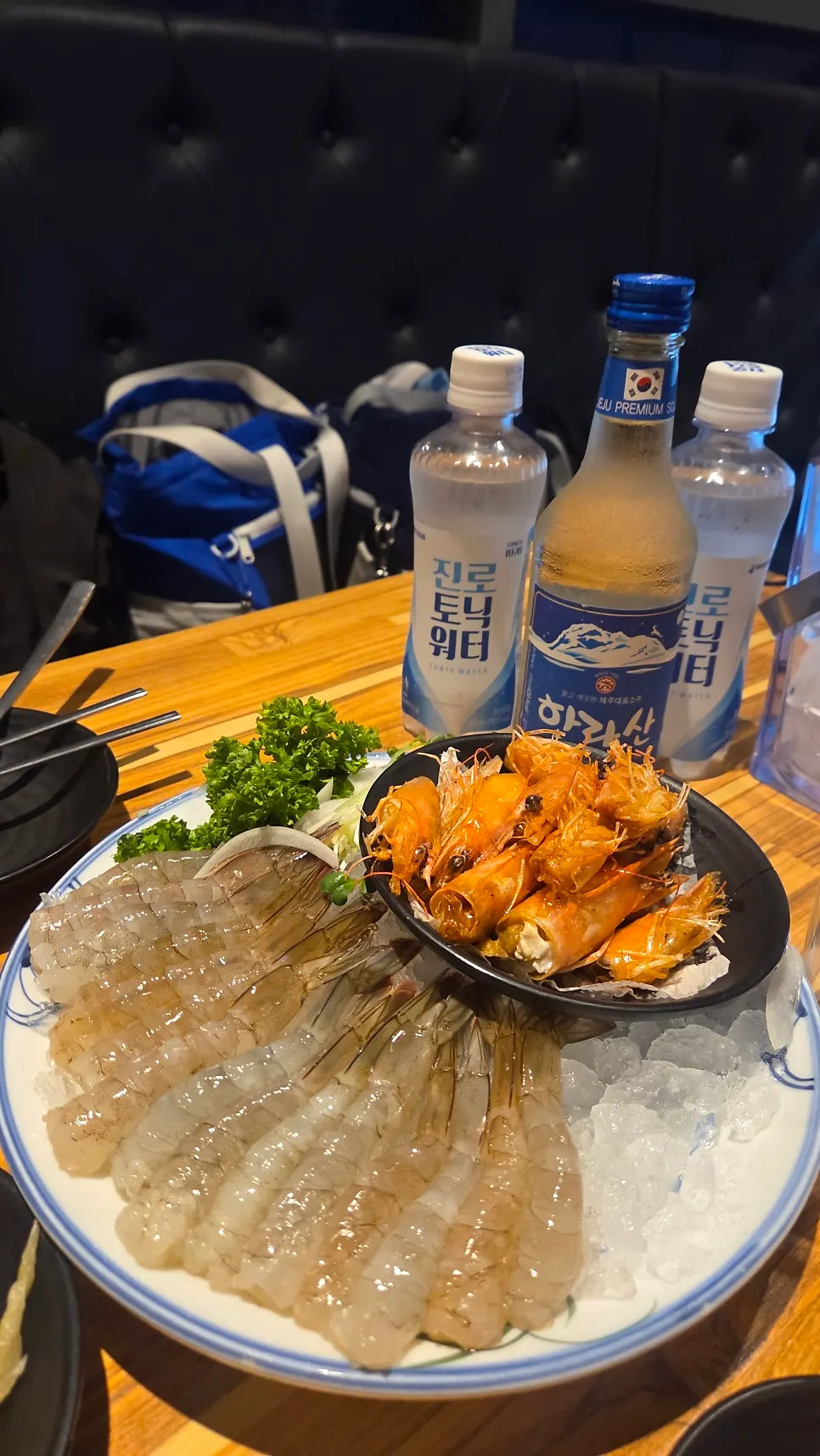 갓 부쳐 따끈한 김치전 한 장