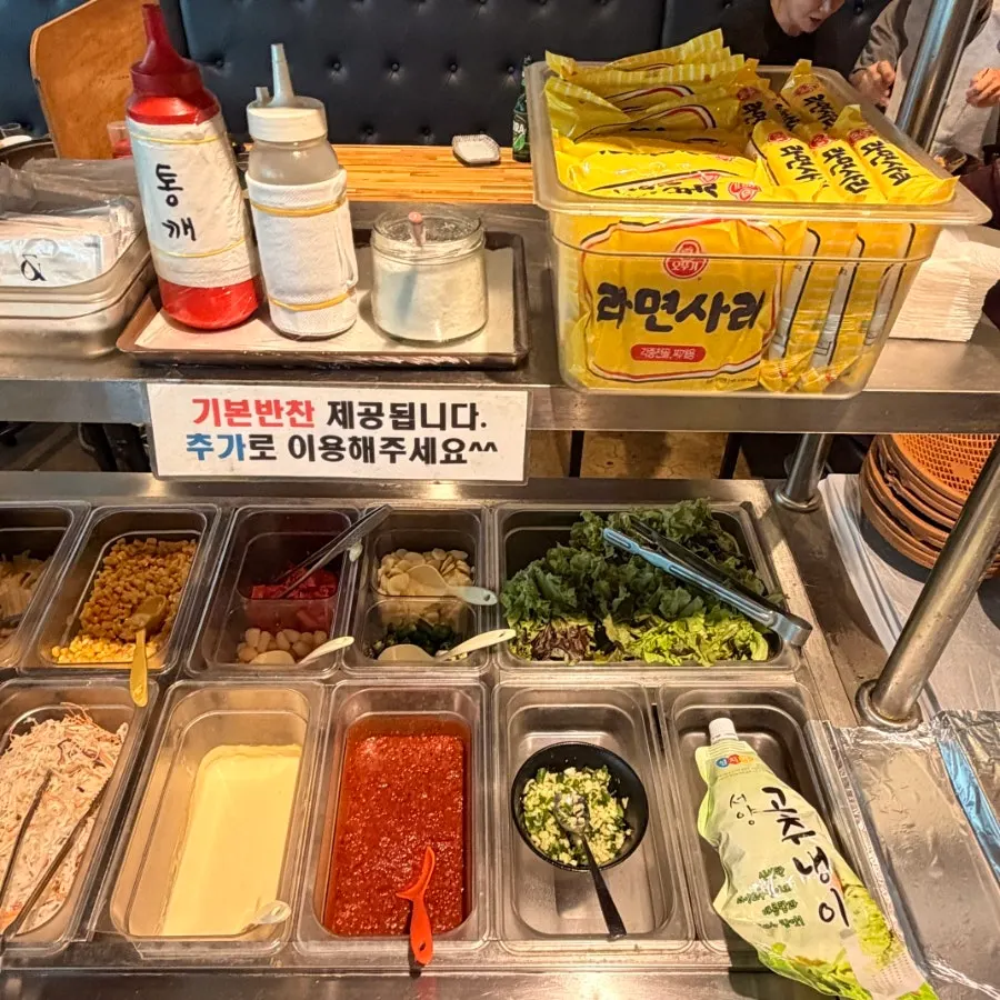 Self-bar for grabbing extra side dishes