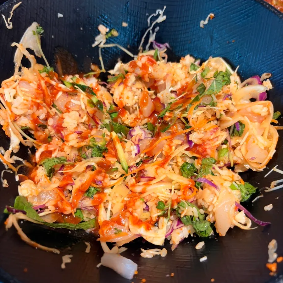 Hoedeopbap before mixing in the chogochujang