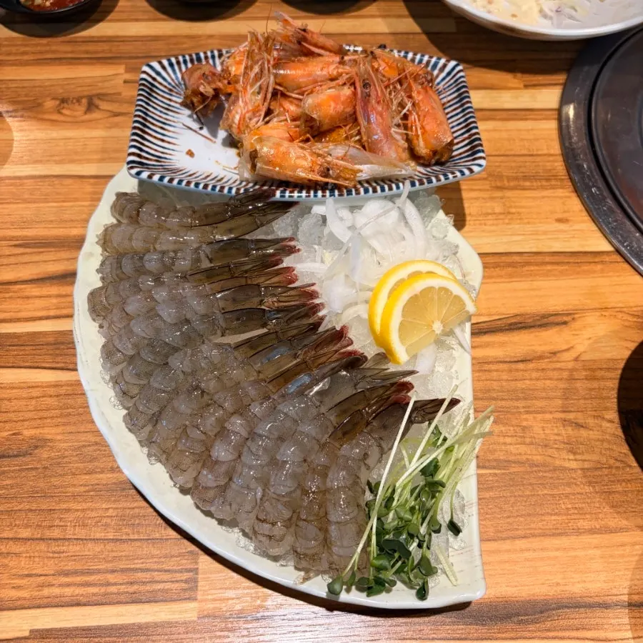 Small raw shrimp sashimi, 15 shrimp, with butter-grilled shrimp heads