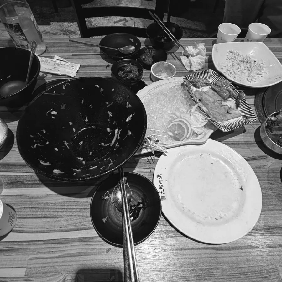 Empty plates on the table after finishing the meal