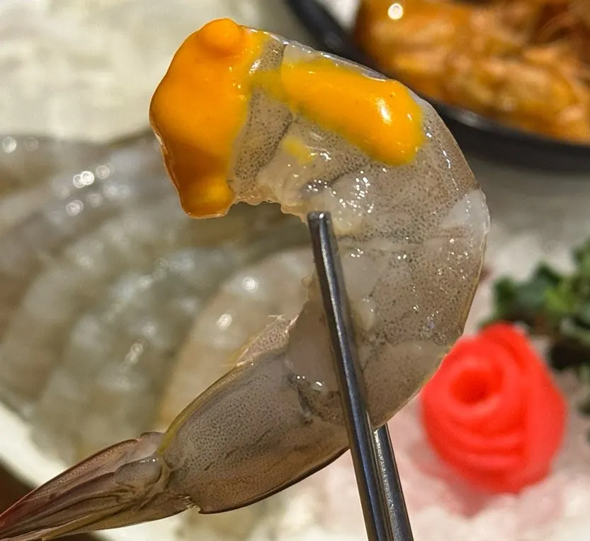간장과 불닭마요에 곁들인 생새우회