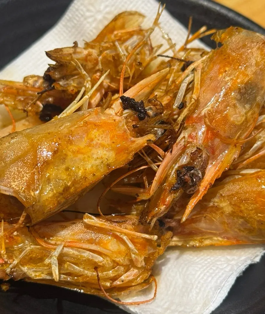 바삭하게 구워 나온 새우 머리구이