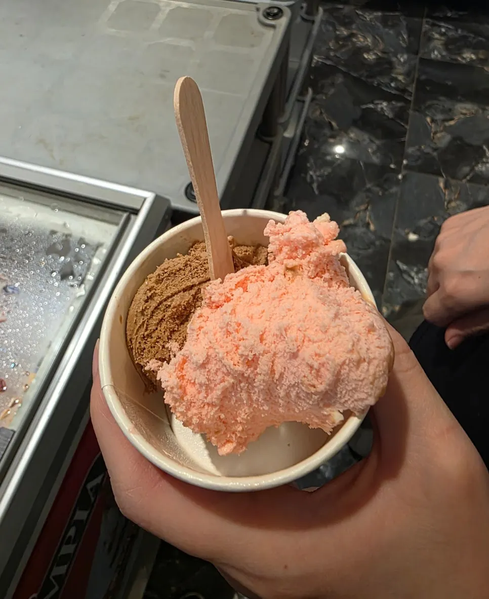 Helado servido como postre