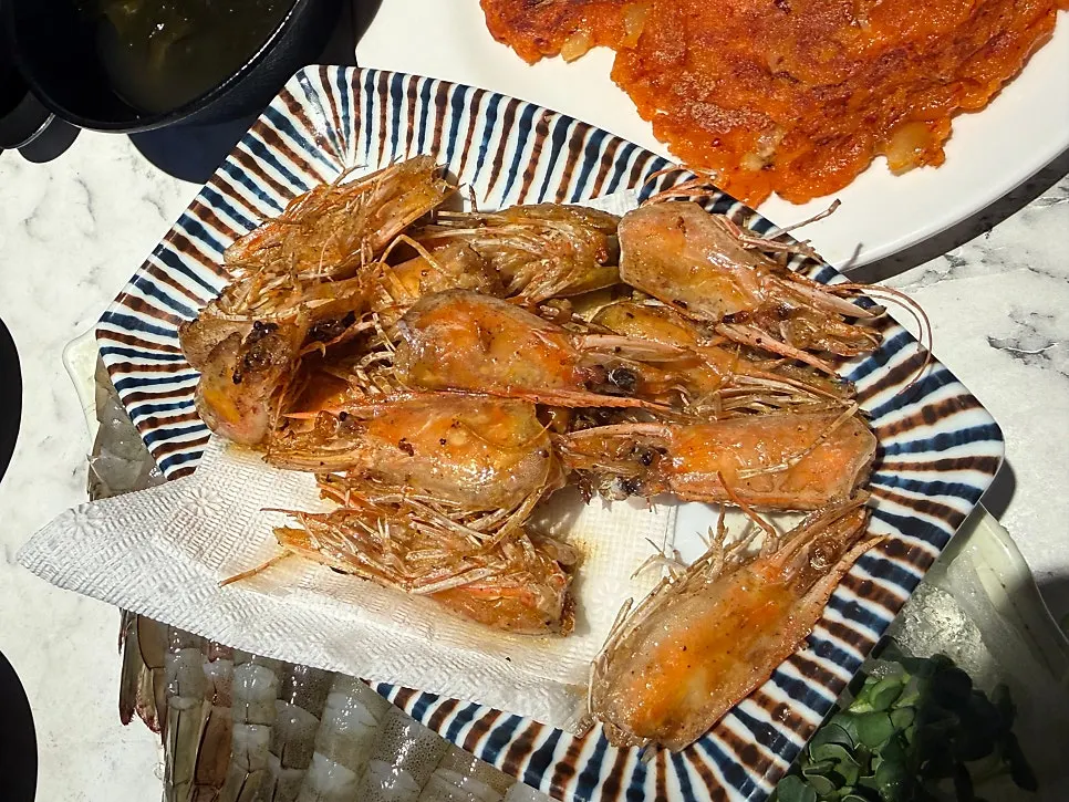 Butter-grilled shrimp heads