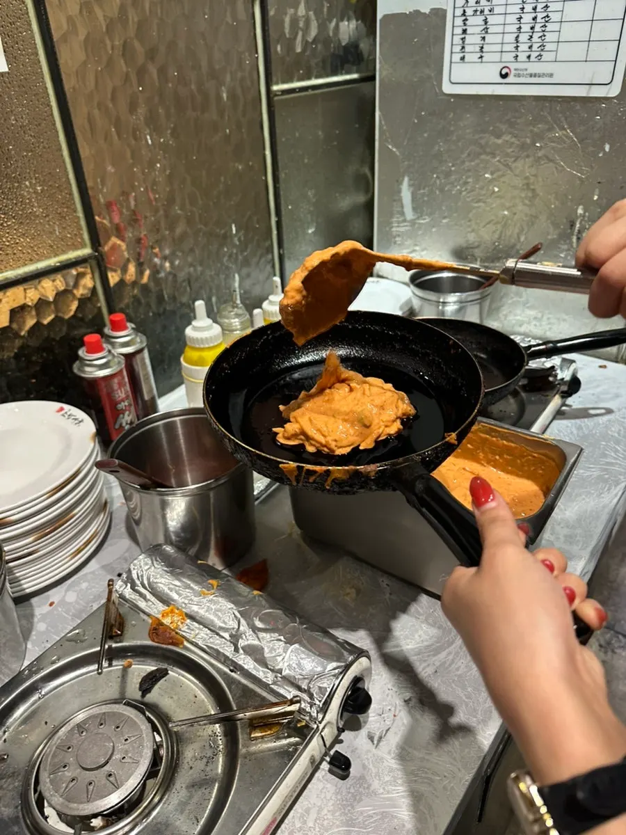 싱싱한 쌈채소가 놓인 셀프바