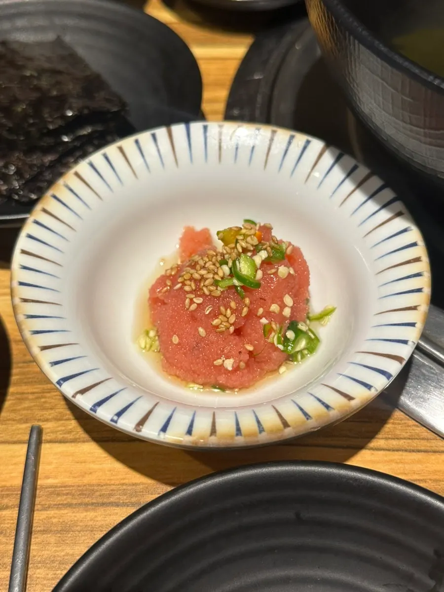 얼음 위에 담긴 참돔 광어 2인 회