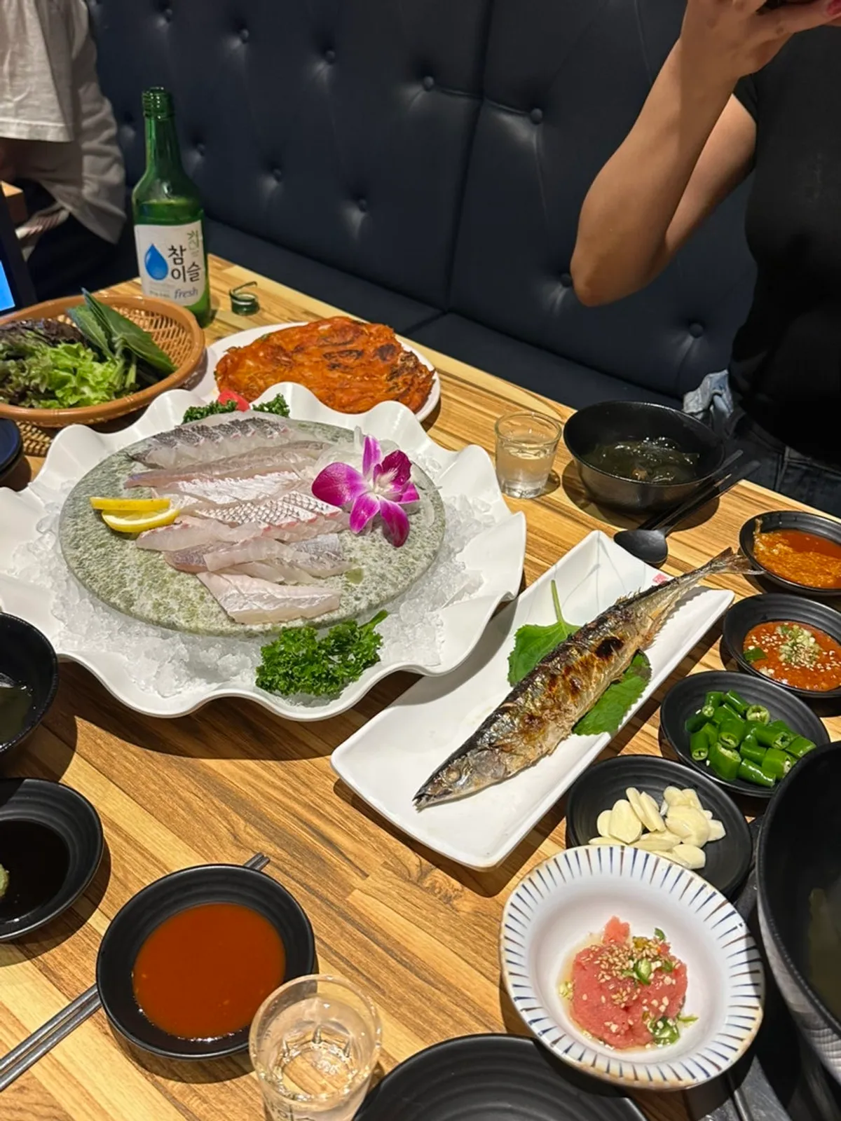 명란과 미역국까지 곁들인 밑반찬