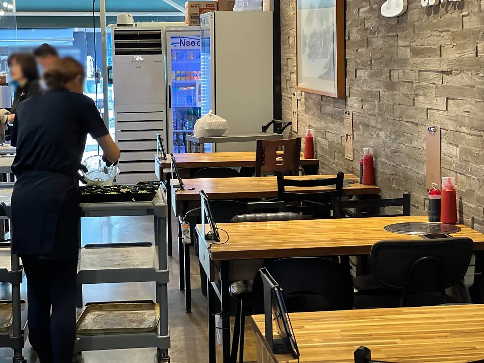 Raw-fish restaurant tank and live fish