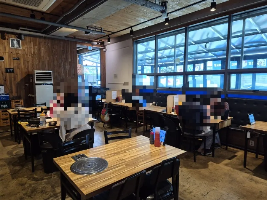 Seating inside Veteran General Fish Market Guwol Branch