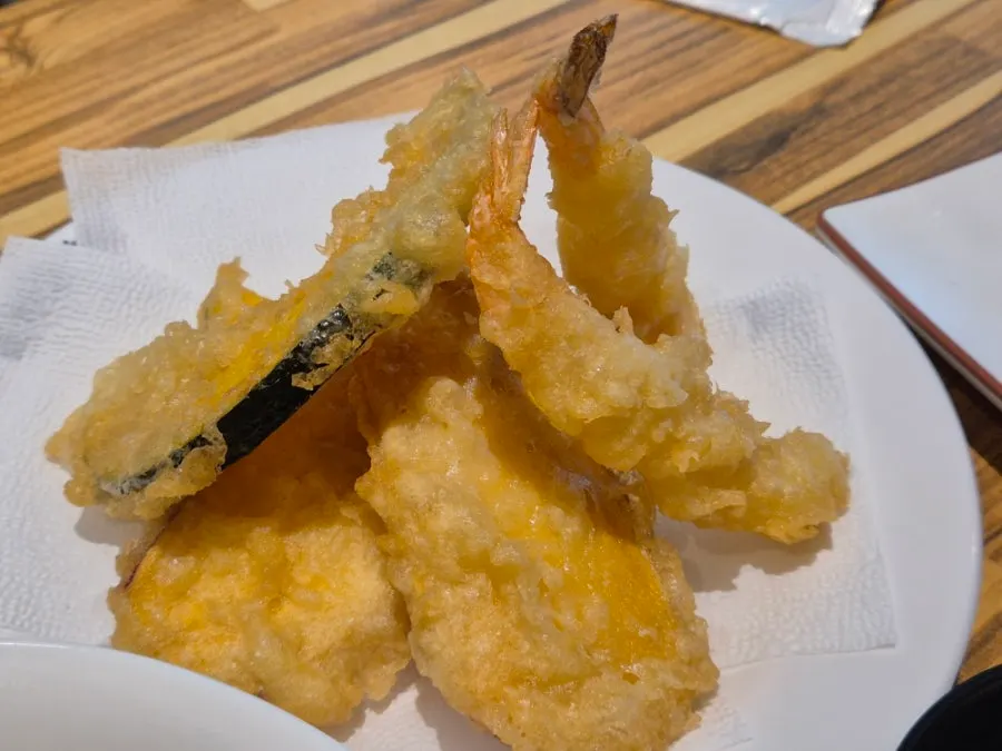 Seaweed soup, seasoned raw fish, and seasoned pollack roe spread